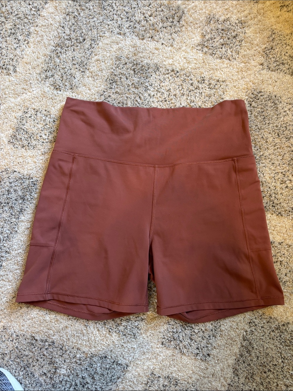 Vuori High-Rise Athletic Shorts in Rust